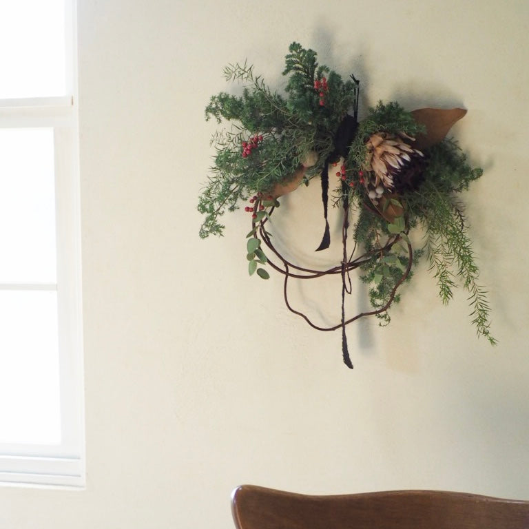 赤い実とプロテアのアシンメトリー wreathe