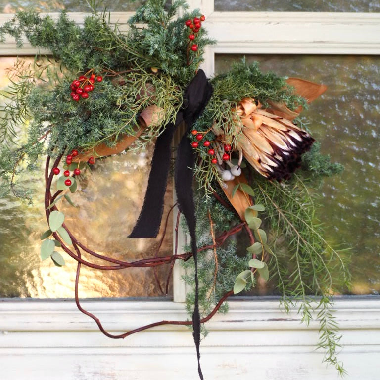 赤い実とプロテアのアシンメトリー wreathe